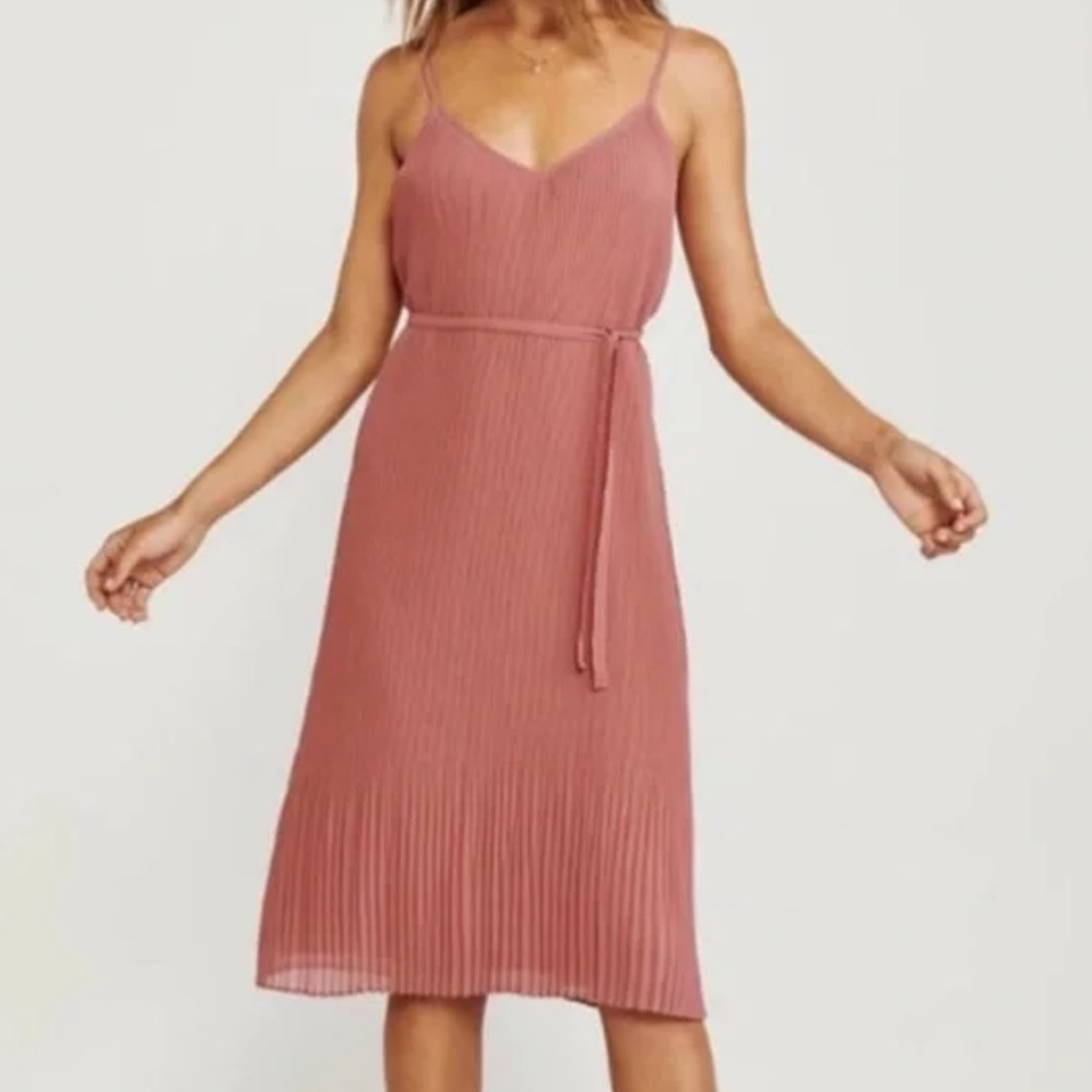 Abercrombie & Fitch Mauve Pink pleated accordion style dress with belt for bow